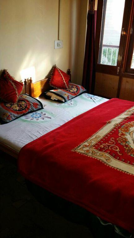 Taj Guest House Srīnagar Eksteriør billede