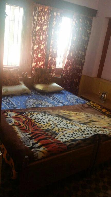 Taj Guest House Srīnagar Eksteriør billede