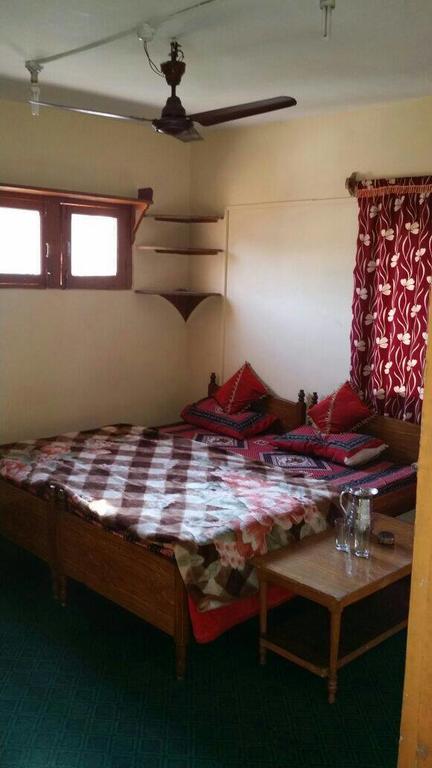 Taj Guest House Srīnagar Eksteriør billede